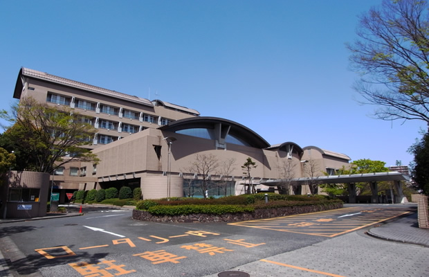 病院　多摩南部地域病院（病院）まで486m