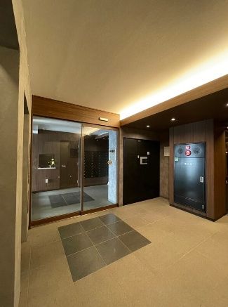 エントランス　毎日通るエントランスはこんな感じです♪