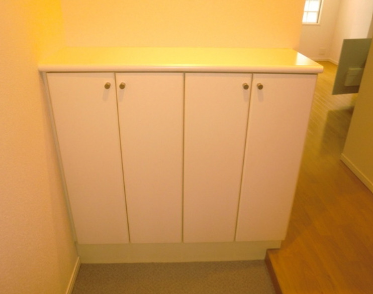 玄関　別部屋の画像を使用しております。