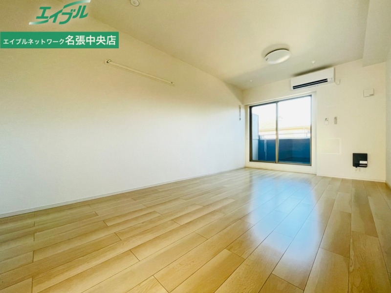 居室・リビング　同タイプの部屋写真です