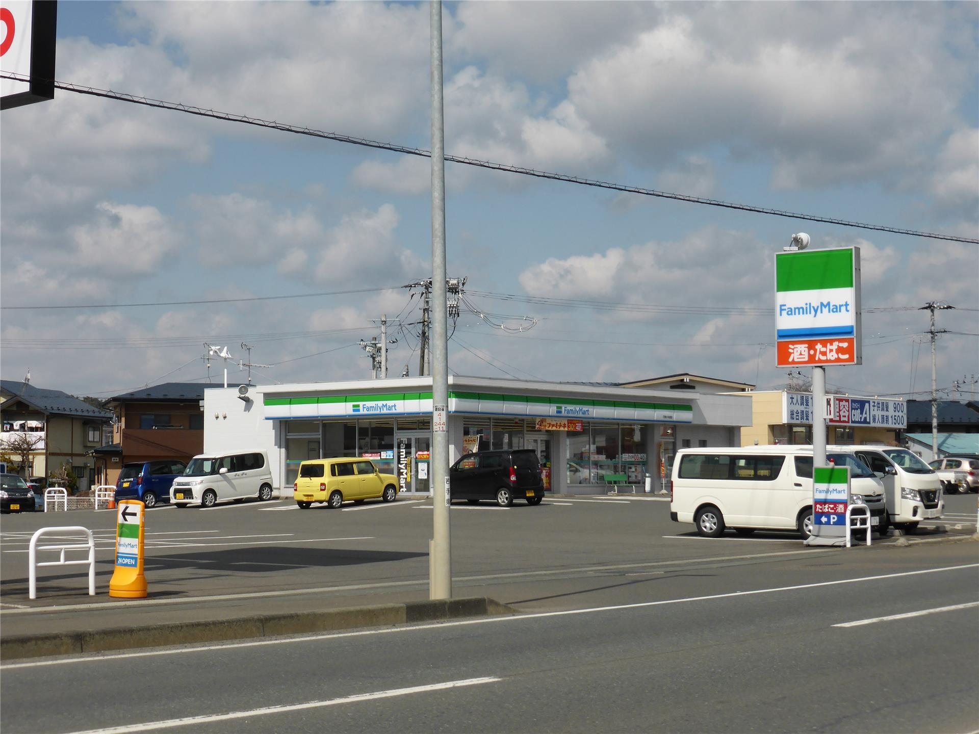 コンビニ　ファミリーマート花巻小舟渡店（コンビニ）まで390m