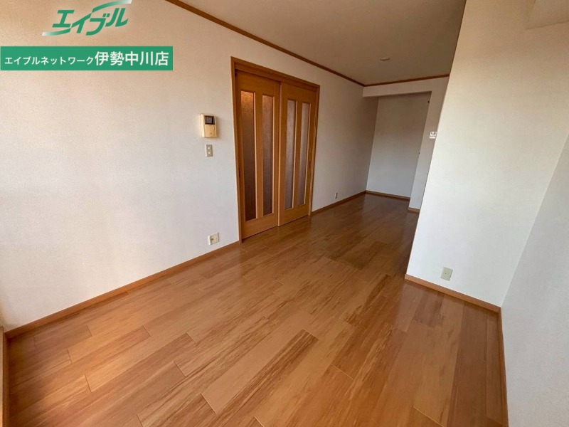 居室・リビング　同物件別部屋の写真