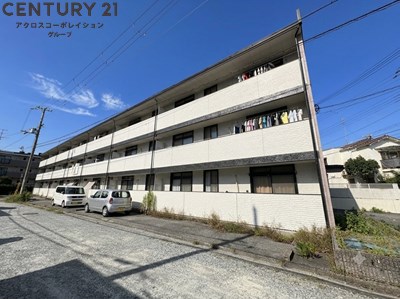 建物外観　敷地内に駐輪場・バイク置場あります！