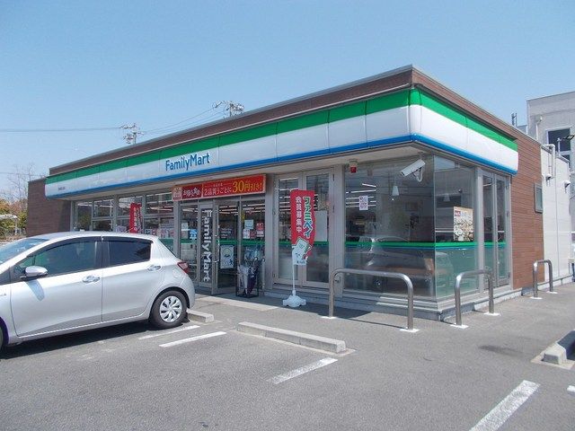 コンビニ　ファミリーマート名張鴻之台店様（コンビニ）まで350m