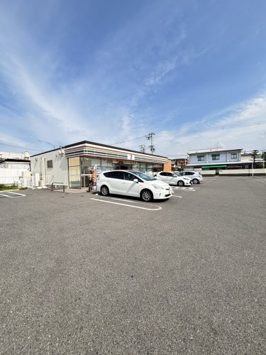 コンビニ　セブンイレブン 岸和田土生町8丁目店（コンビニ）まで351m
