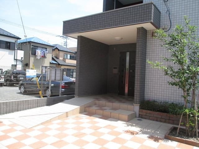 エントランス　★オートロック付のエントランスです★