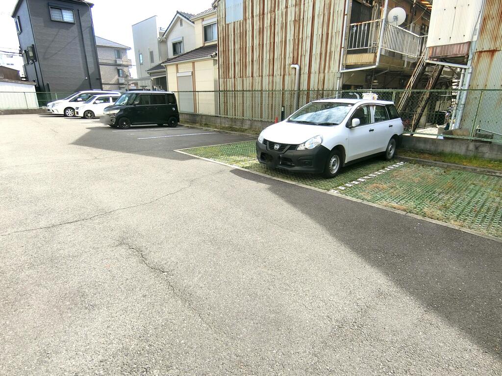 駐車場　敷地内駐車場を完備です☆