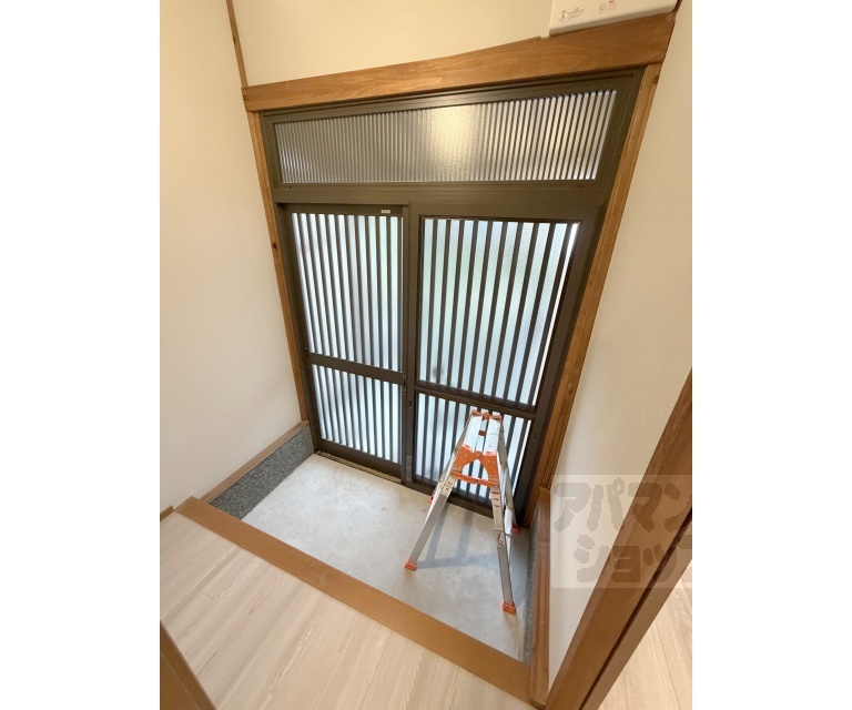 木幡檜尾貸家の玄関写真