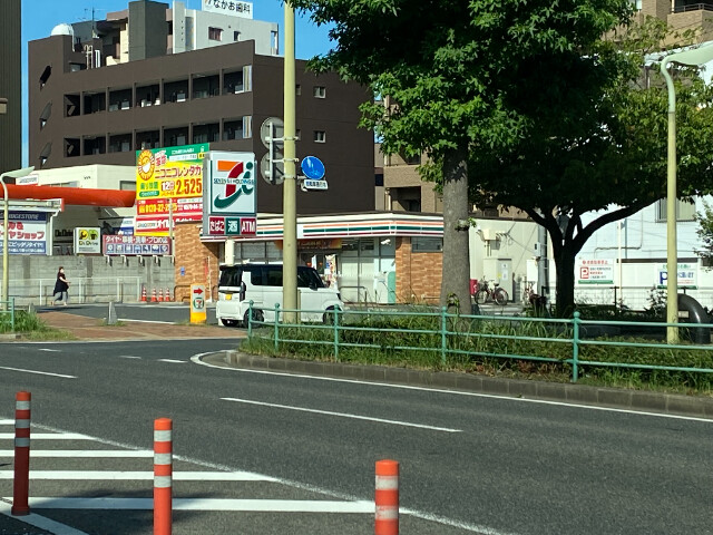 コンビニ　セブンイレブン戸畑中本町店（コンビニ）まで85m