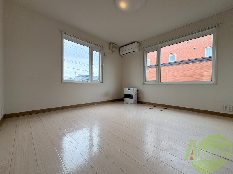 居室・リビング　広くてキレイなお部屋が広がっていて、充実した生活が送れそう。