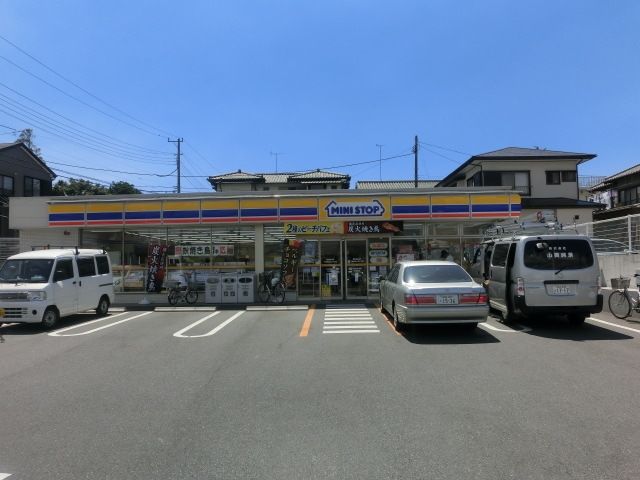 コンビニ　セブンイレブン（コンビニ）まで650m