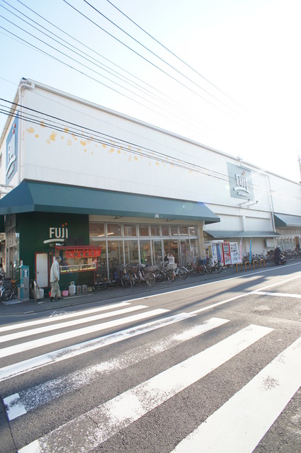 スーパー　Fuji羽田店（スーパー）まで591m
