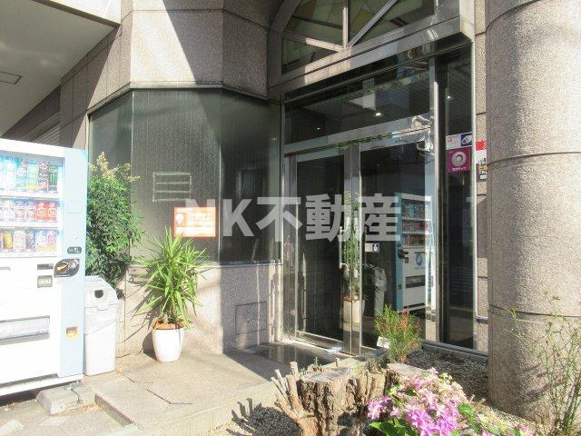 エントランス　清潔なエントランスです