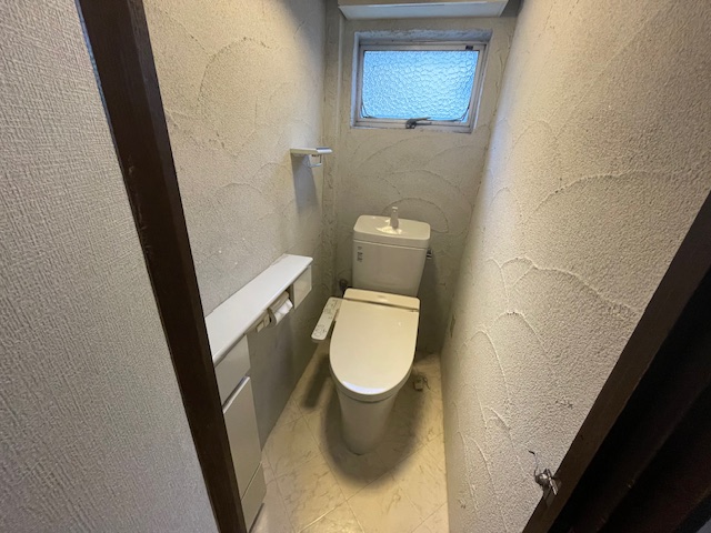 深草泓ノ壺町貸家のトイレ写真
