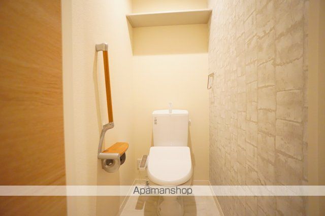 近鉄橿原線 近鉄郡山駅 徒歩13分 2階建 築8年のトイレ写真