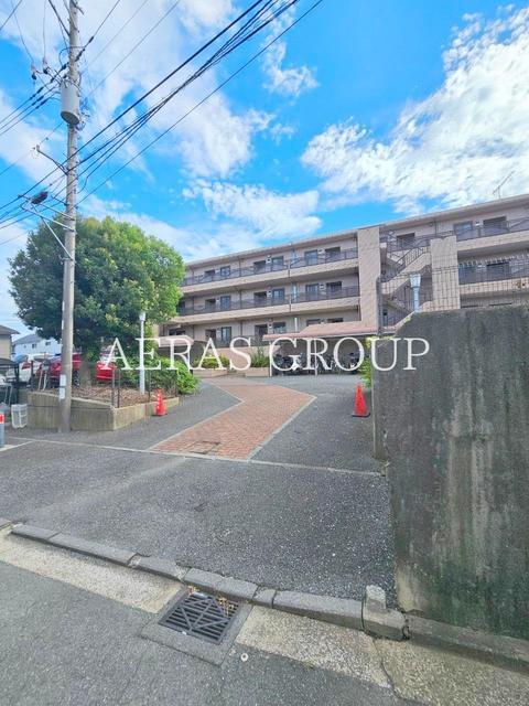 相鉄本線 和田町駅 バス乗車時間：15分 最寄りバス停で下車 徒歩2分 築32年