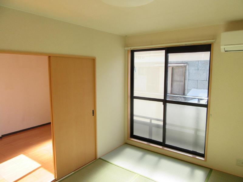 ルミエール弐番館の居間写真
