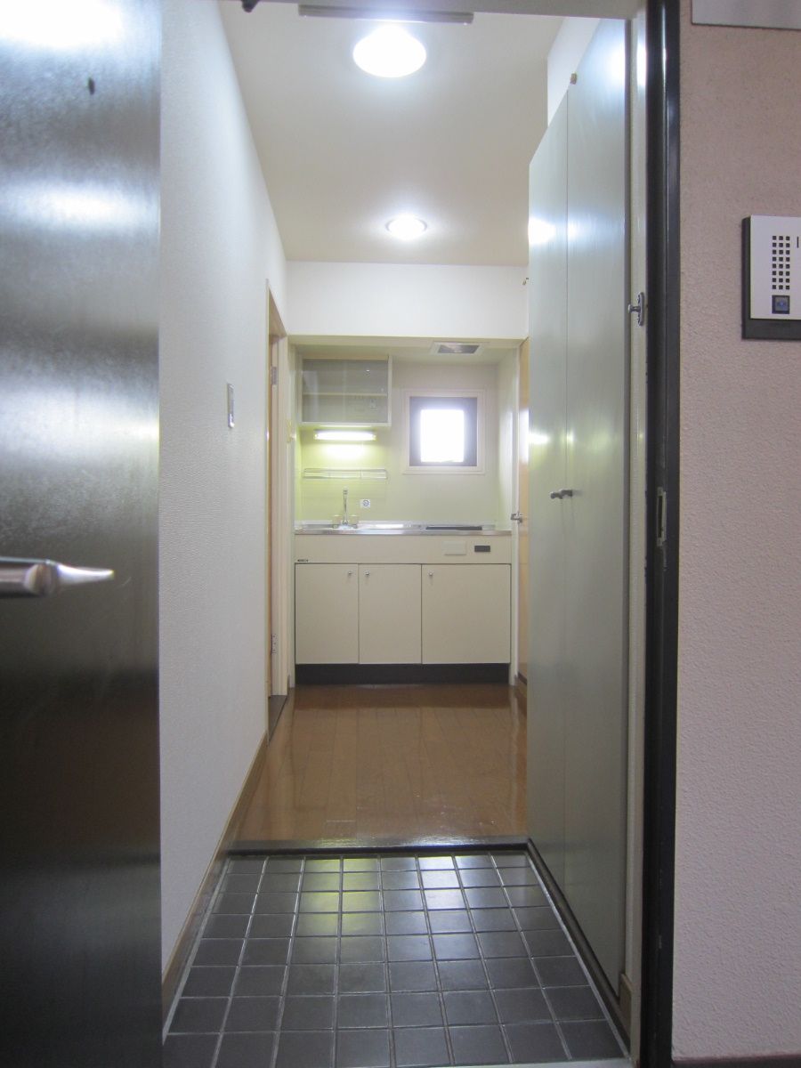 地下鉄箱崎線 呉服町駅 徒歩7分 13階建 築36年の玄関写真