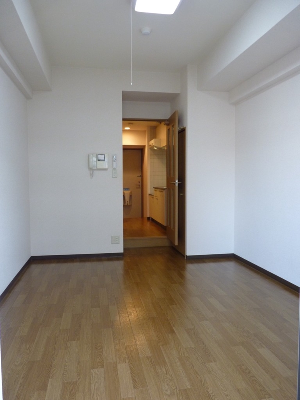 グランディール阪南町III番館の居間写真