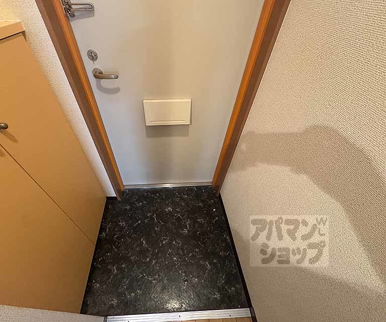 シャトー五福の玄関写真