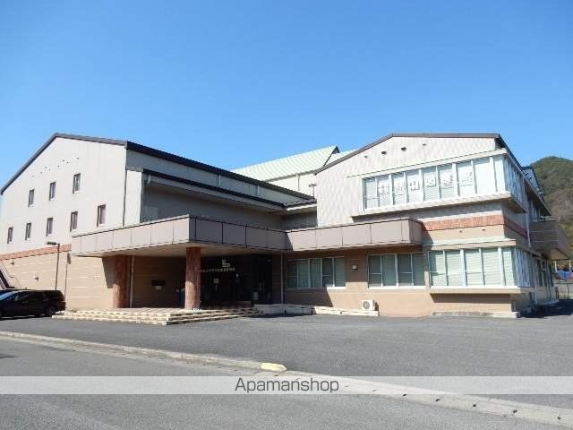 図書館　熊山図書館（図書館）まで378m