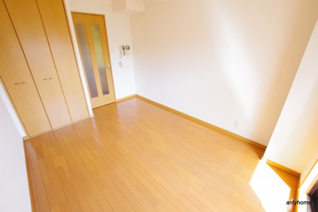 プレサンスセンターコア大阪の居間写真