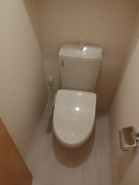 トイレ　もちろんウォシュレットを標準装備です。