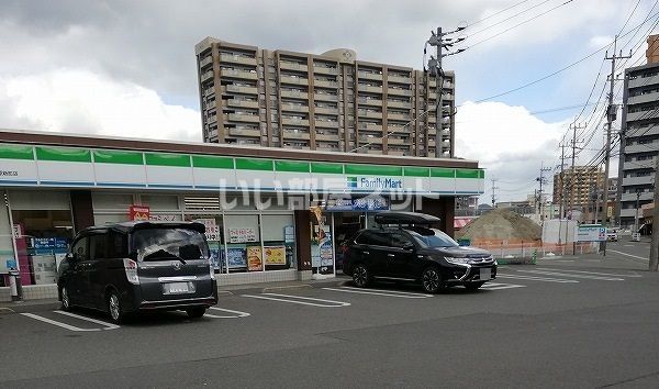 コンビニ　ファミリーマート　小倉田原新町店（コンビニ）まで499m