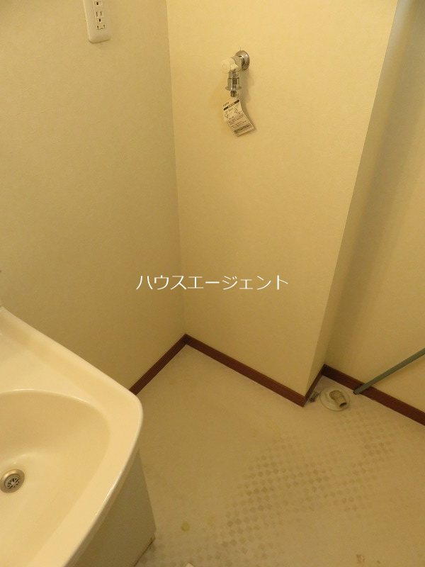その他設備　洗濯機置場は室内にございます※反転タイプ参考画像