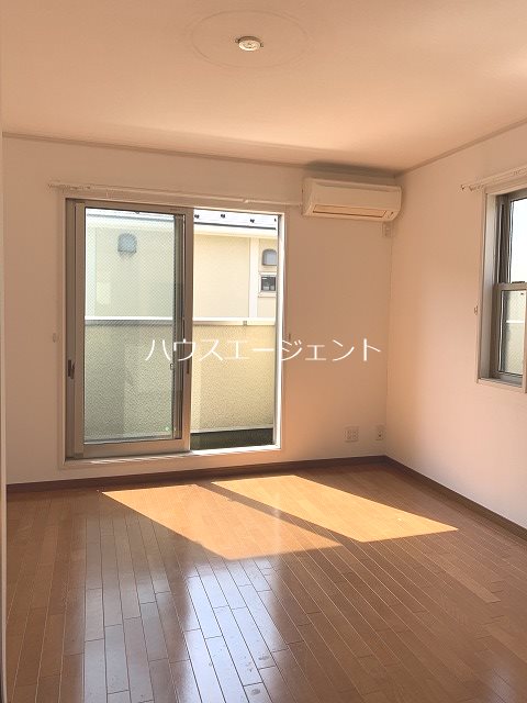 居室・リビング　明るいお部屋です※反転タイプ参考画像