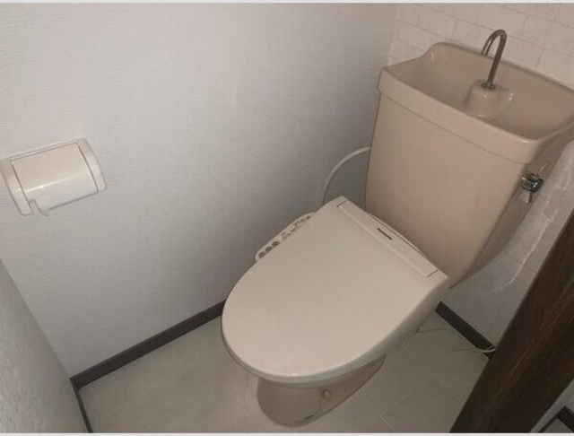 伊豆箱根鉄道駿豆線 三島広小路駅 徒歩20分 2階建 築39年のトイレ写真