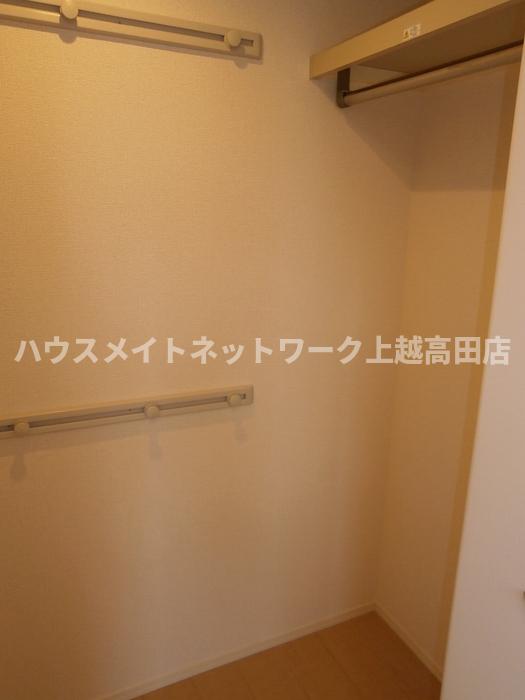 収納　ウォークインクローゼット（参考同型ファーマメント 103室内