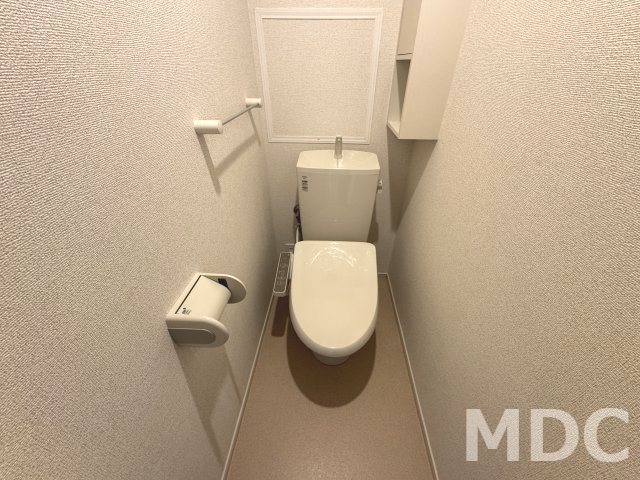 ＪＲ徳島線 蔵本駅 徒歩18分 3階建 築13年のトイレ写真