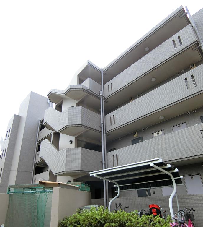 東急東横線 武蔵小杉駅 バス乗車時間：12分 最寄りバス停で下車 徒歩5分 築33年
