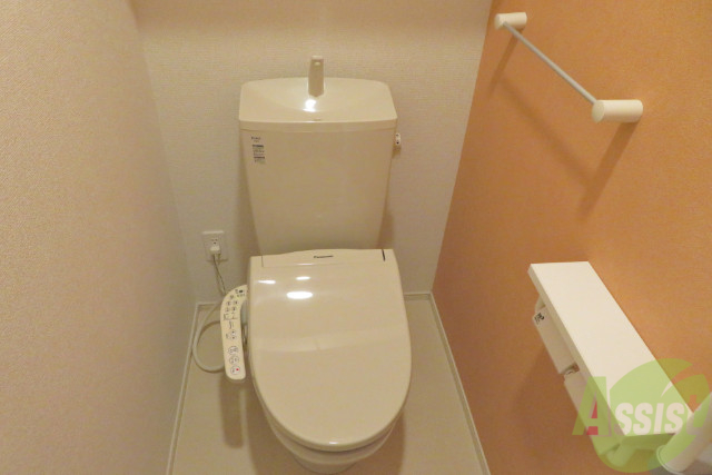 トイレ　トイレは、嬉しいウォシュレット付きです。