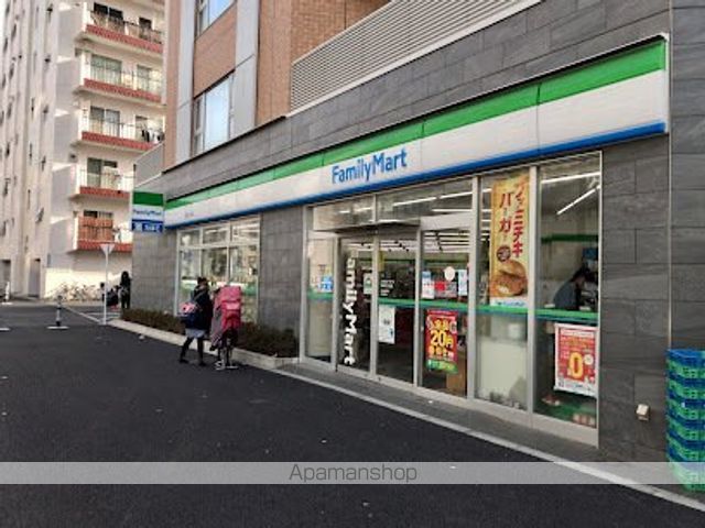 コンビニ　ファミリーマート目黒三丁目店（コンビニ）まで135m