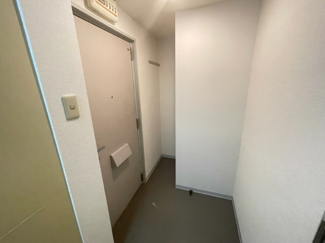 阪急宝塚線 岡町駅 徒歩7分 3階建 築32年の玄関写真