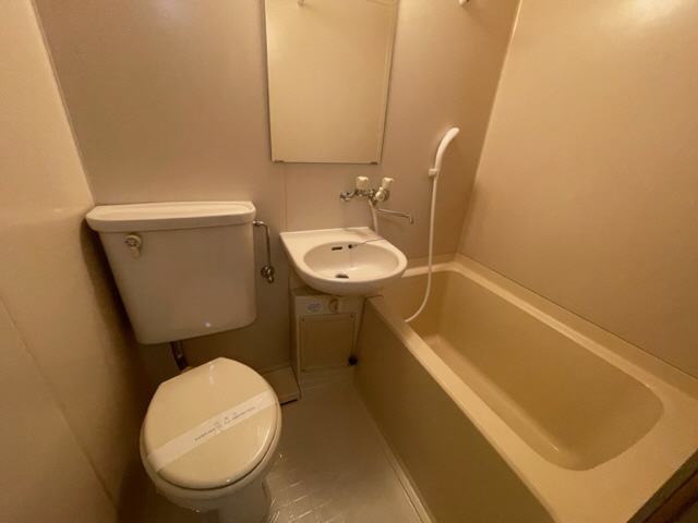 阪急宝塚線 岡町駅 徒歩7分 3階建 築32年のトイレ写真