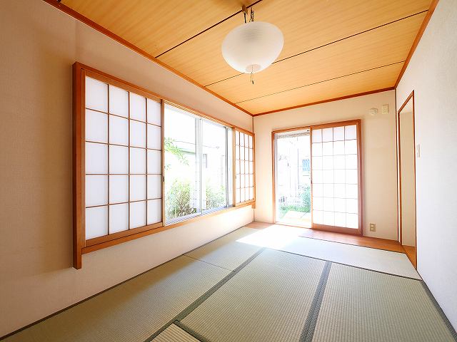 その他部屋・スペース　広くて明るい寝室