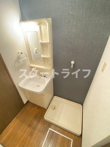 地下鉄御堂筋線 西中島南方駅 徒歩10分 3階建 築32年の内装写真