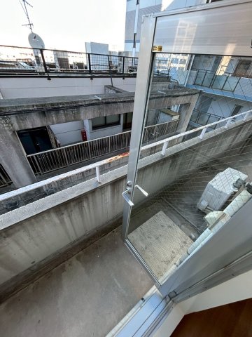 バルコニー　外からの目が気にならないバルコニーで洗濯物が干せます