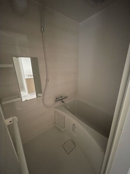バス・シャワールーム　落ち着いた空間のお風呂です