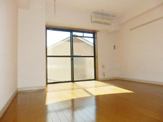 アーバンヴィラ新川崎の居間写真