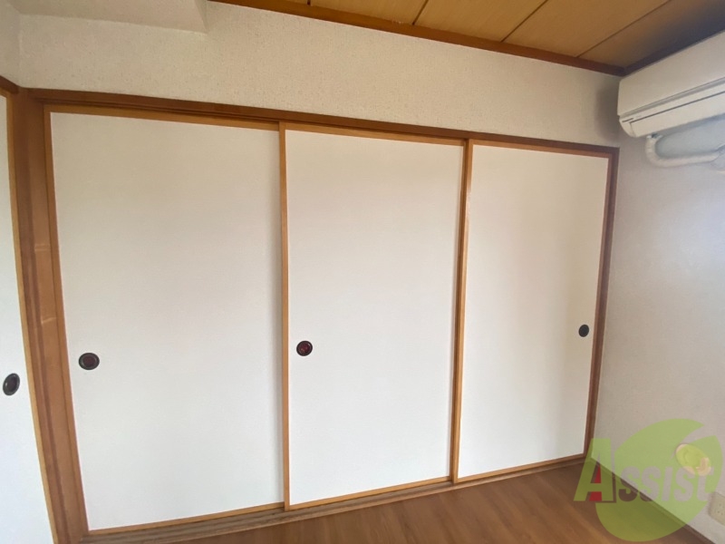 収納　収納はこちらの押し入れをお使いください。
