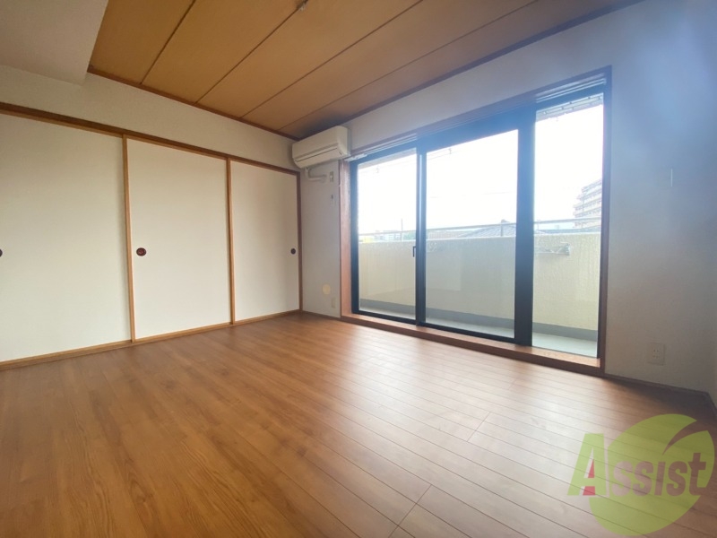 その他部屋・スペース　６．０帖の寝室になります。伸び伸び出来そうですね。
