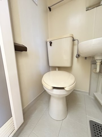 地下鉄西神・山手線 妙法寺駅 徒歩5分 4階建 築37年のトイレ写真