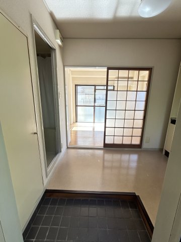 地下鉄西神・山手線 妙法寺駅 徒歩5分 4階建 築37年の居間写真