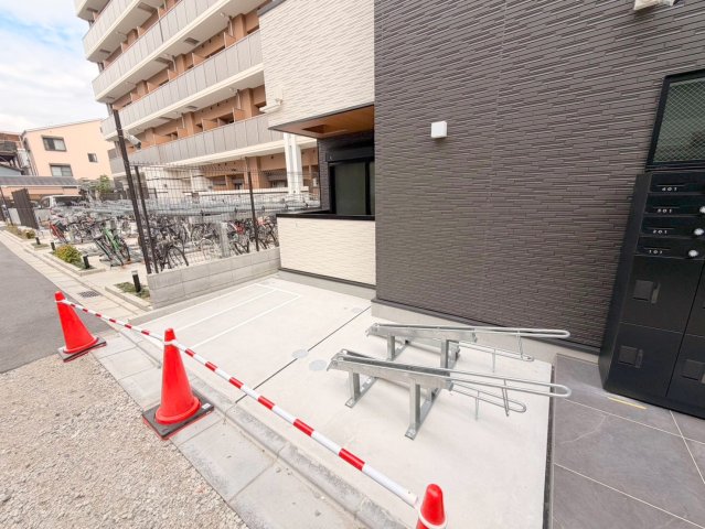駐車場　敷地内には入居者専用の駐輪スペースもあります。