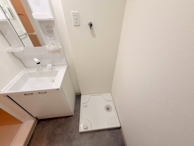 その他設備　嬉しい室内洗濯機置場。これで洗濯機も長持ちしますね。