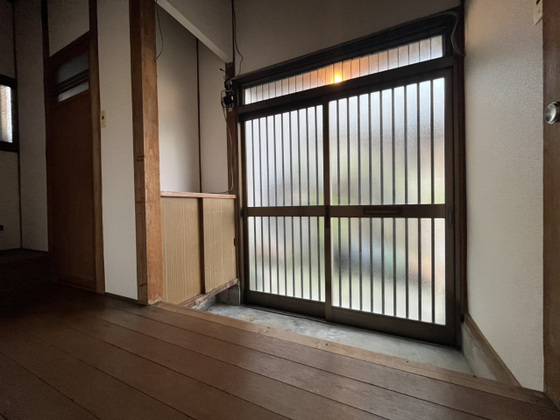 東霞町戸建ての玄関写真